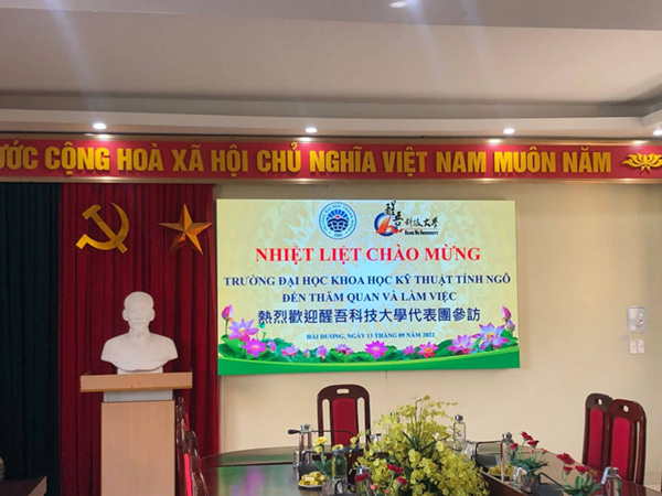 màn hình led phòng họp, hỗ trợ họp online, trình chiếu giáo án, dự án, kế hoạch cho các tổ chức, doanh nghiệp