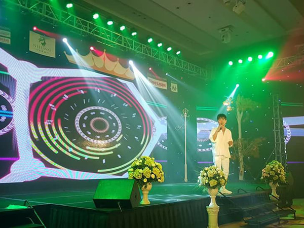 giá màn hình led sân khấu