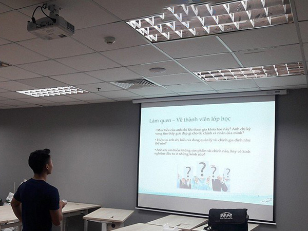 máy chiếu và màn hình led 