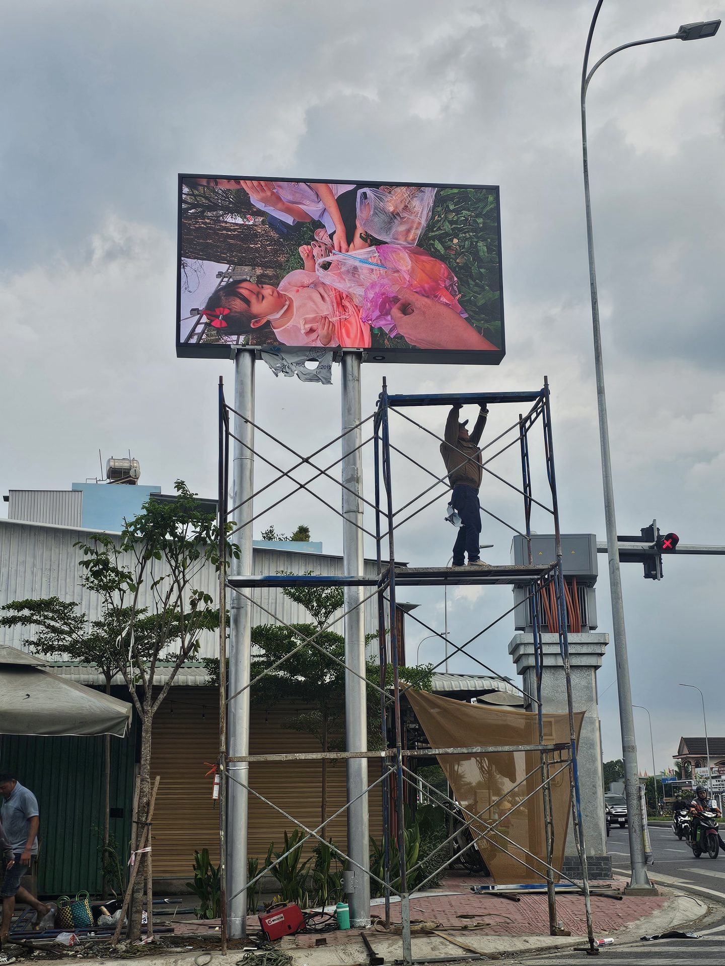 thi công màn hình led ngoài trời tại bình chánh